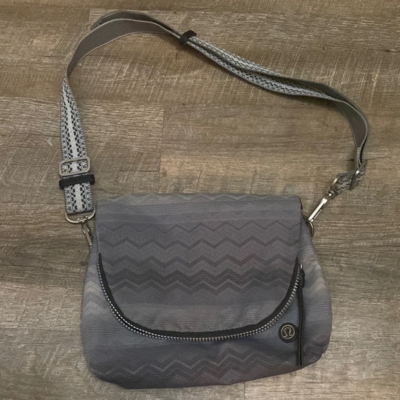 lululemon athletica Handbags - 🖤Lululemon Party Om Bag🖤